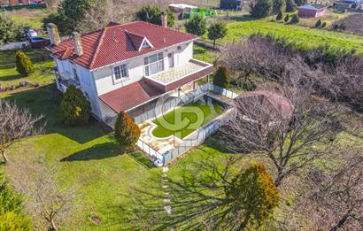 Çatalca'da 2500 m2 Arsa İçerisinde Havuzlu Müstakil Villa