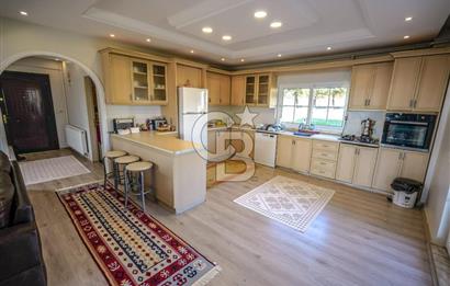 Çatalca'da 2500 m2 Arsa İçerisinde Havuzlu Müstakil Villa