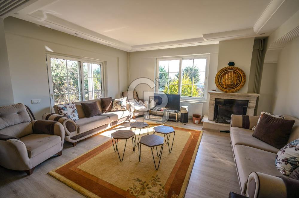 Çatalca'da 2500 m2 Arsa İçerisinde Havuzlu Müstakil Villa