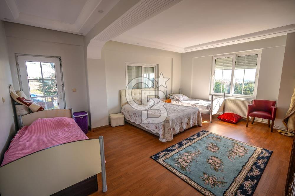 Çatalca'da 2500 m2 Arsa İçerisinde Havuzlu Müstakil Villa