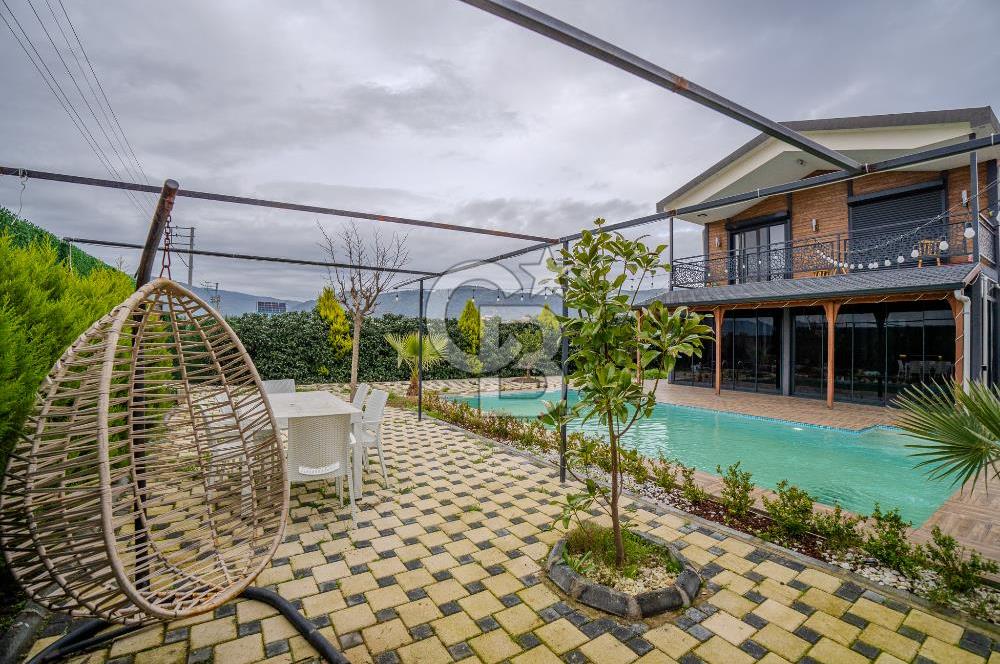 İZMİR BAYINDIR'DA 4+1 HAVUZLU İSKANLI SATILIK MÜSTAKİL VİLLA