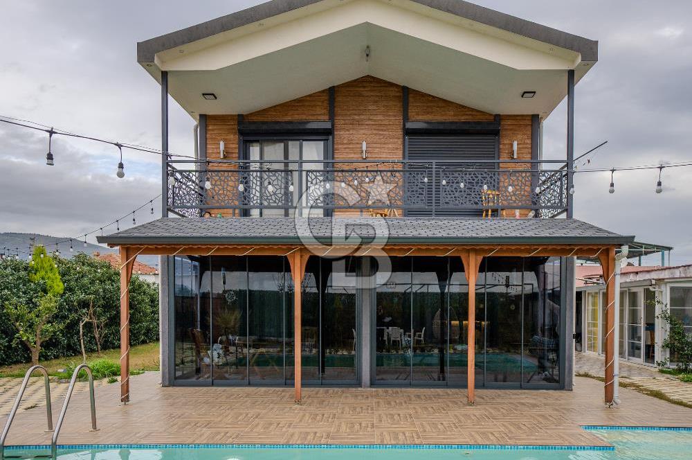 İZMİR BAYINDIR'DA 4+1 HAVUZLU İSKANLI SATILIK MÜSTAKİL VİLLA