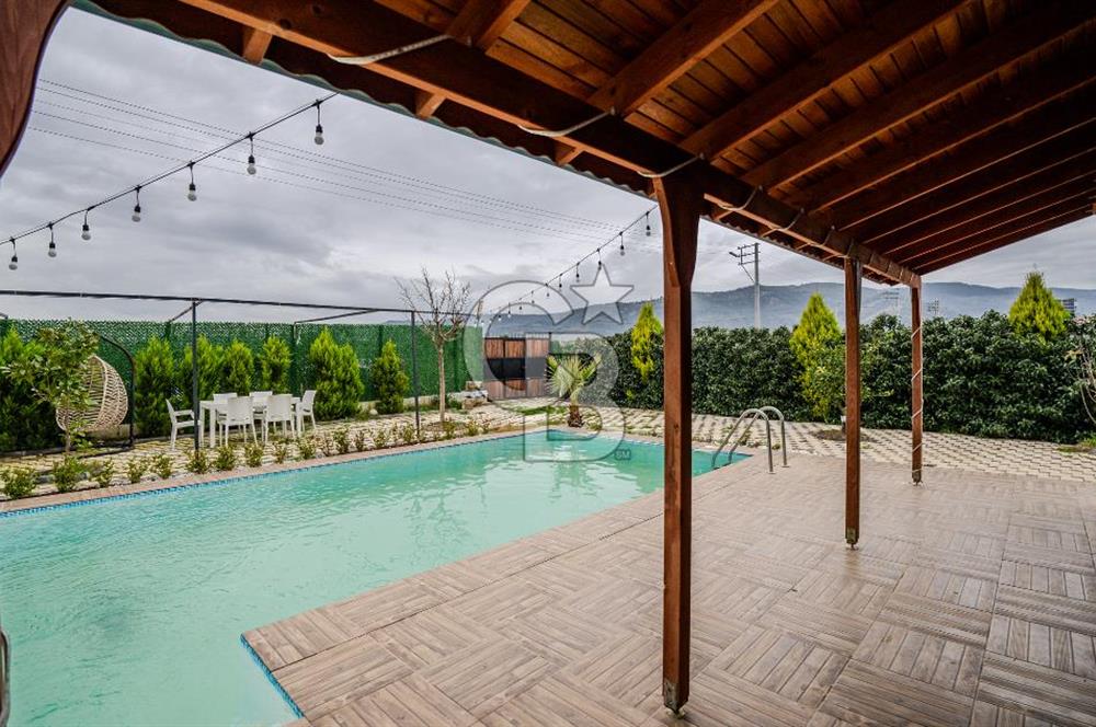 İZMİR BAYINDIR'DA 4+1 HAVUZLU İSKANLI SATILIK MÜSTAKİL VİLLA