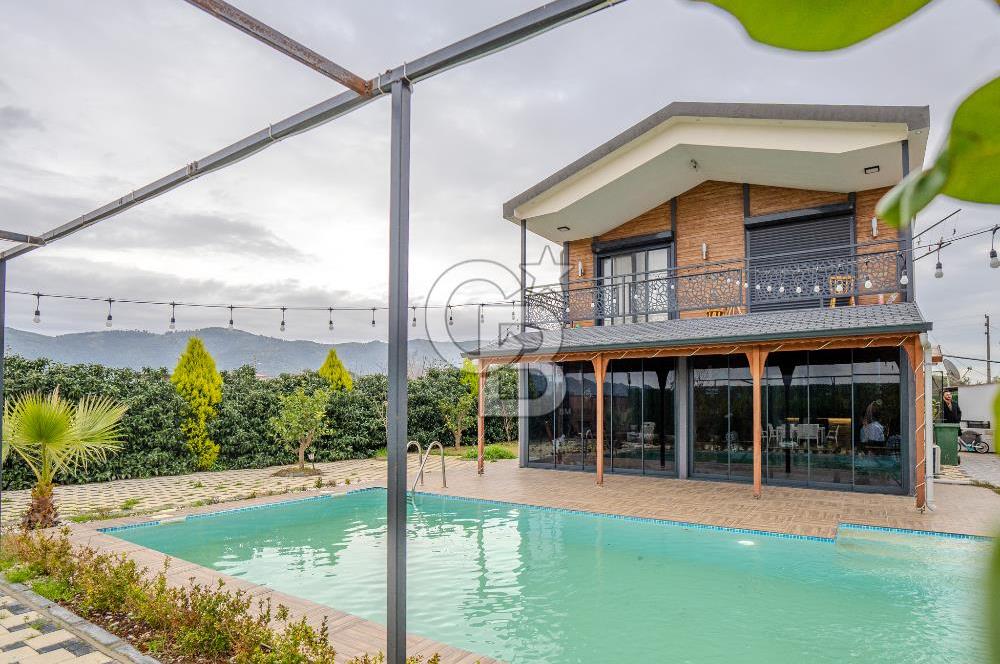 İZMİR BAYINDIR'DA 4+1 HAVUZLU İSKANLI SATILIK MÜSTAKİL VİLLA