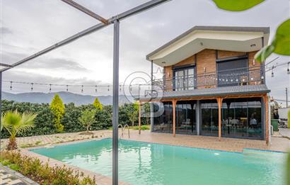 İZMİR BAYINDIR'DA 4+1 HAVUZLU İSKANLI SATILIK MÜSTAKİL VİLLA