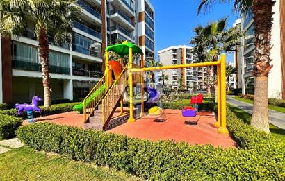 Ataşehir Modern 3te Havuz Manzaralı 1+1 Satılık Daire