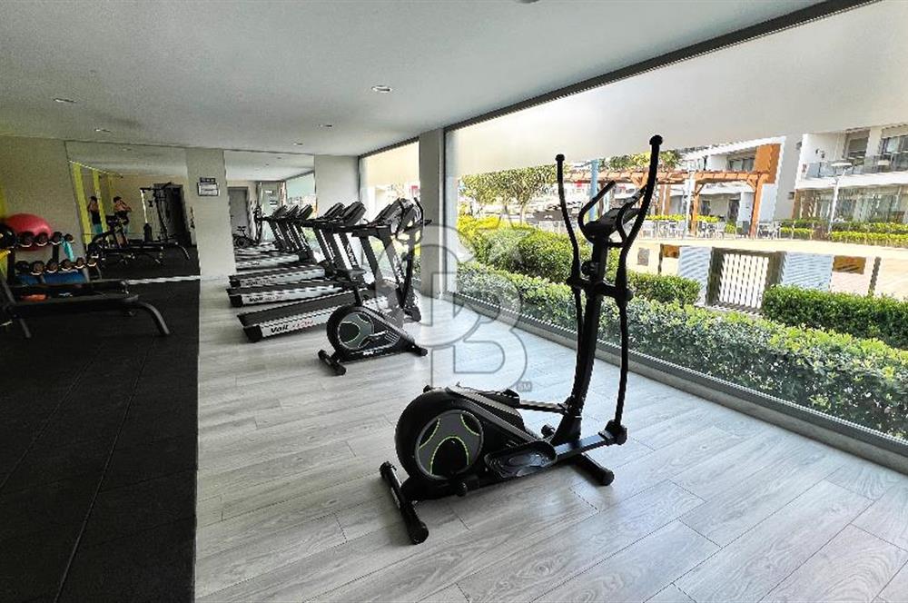 Ataşehir Modern 3te Havuz Manzaralı 1+1 Satılık Daire