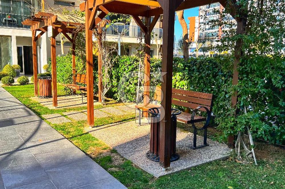 Ataşehir Modern 3te Havuz Manzaralı 1+1 Satılık Daire