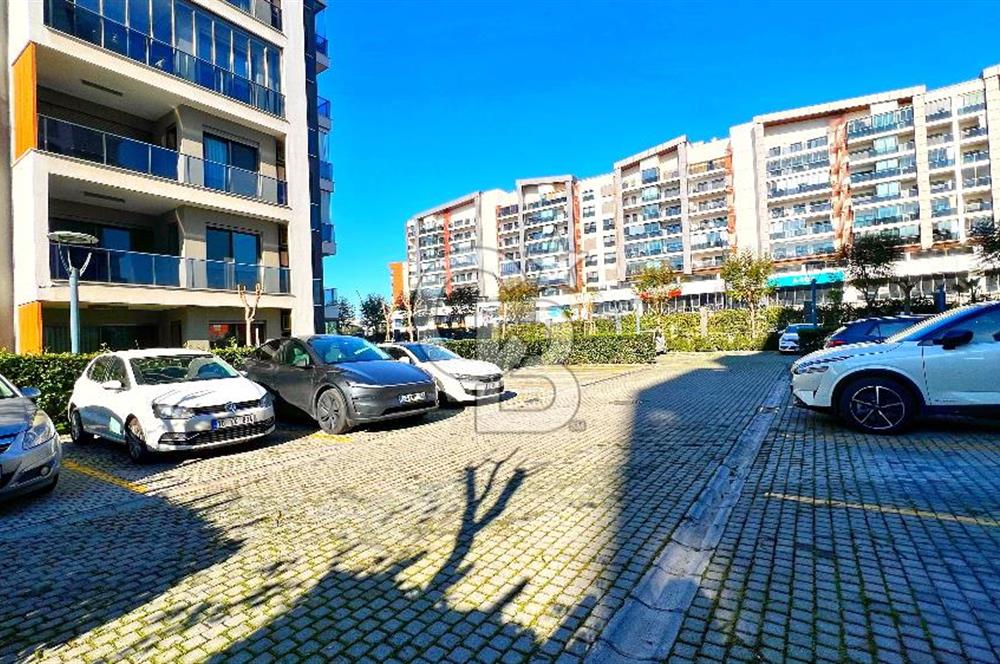 Ataşehir Modern 3te Havuz Manzaralı 1+1 Satılık Daire