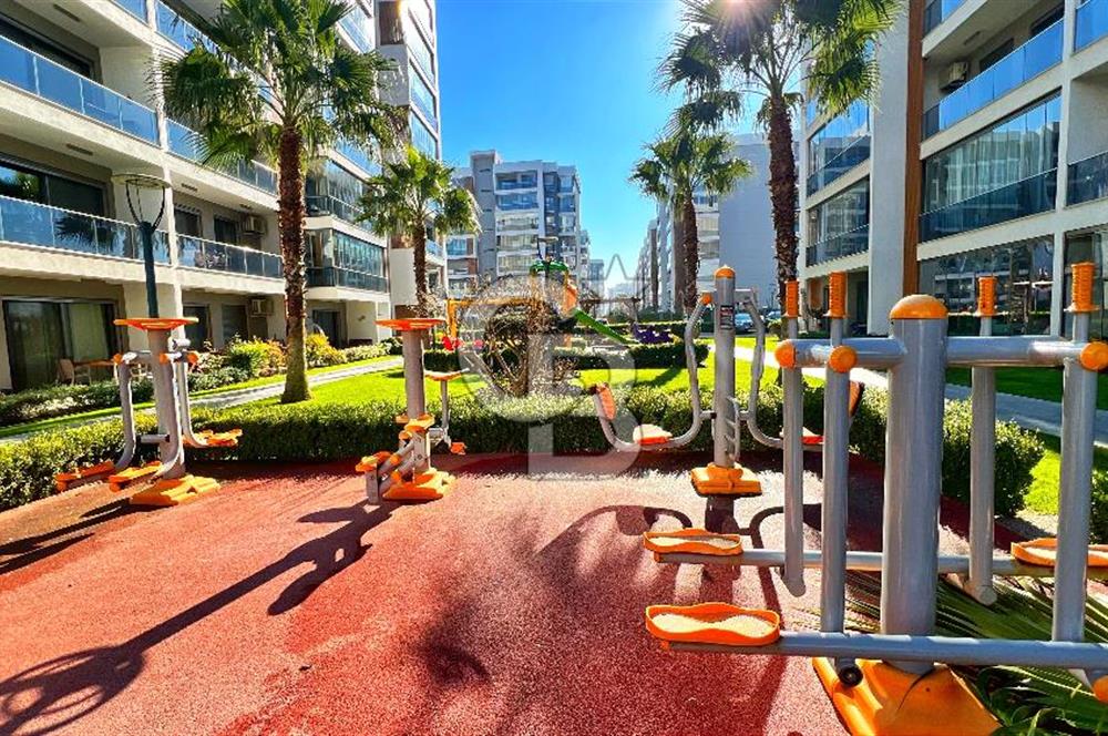 Ataşehir Modern 3te Havuz Manzaralı 1+1 Satılık Daire