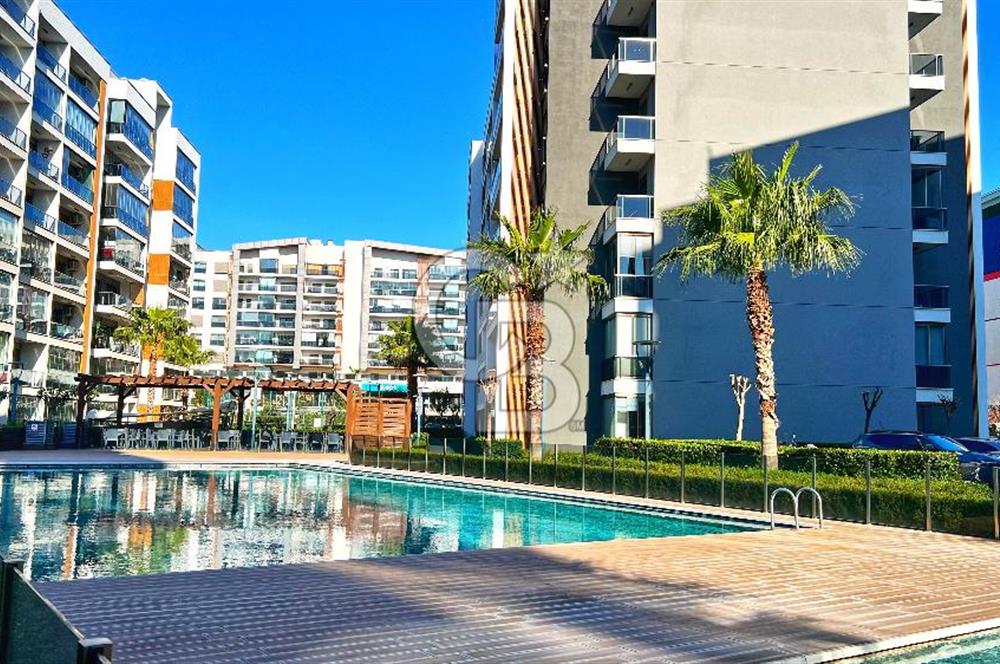 Ataşehir Modern 3te Havuz Manzaralı 1+1 Satılık Daire