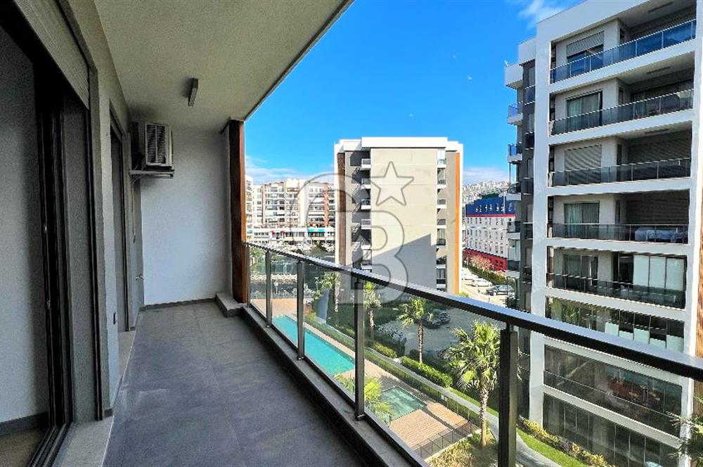 Ataşehir Modern 3te Havuz Manzaralı 1+1 Satılık Daire