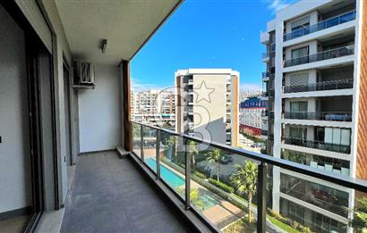 Ataşehir Modern 3te Havuz Manzaralı 1+1 Satılık Daire