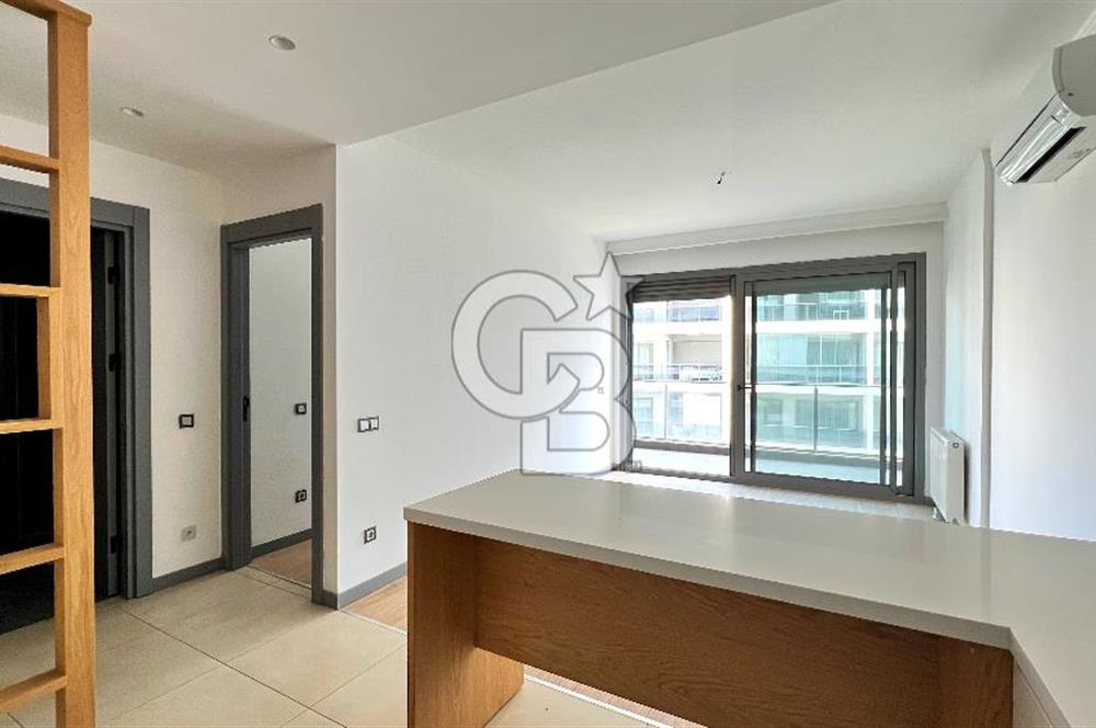 Ataşehir Modern 3te Havuz Manzaralı 1+1 Satılık Daire