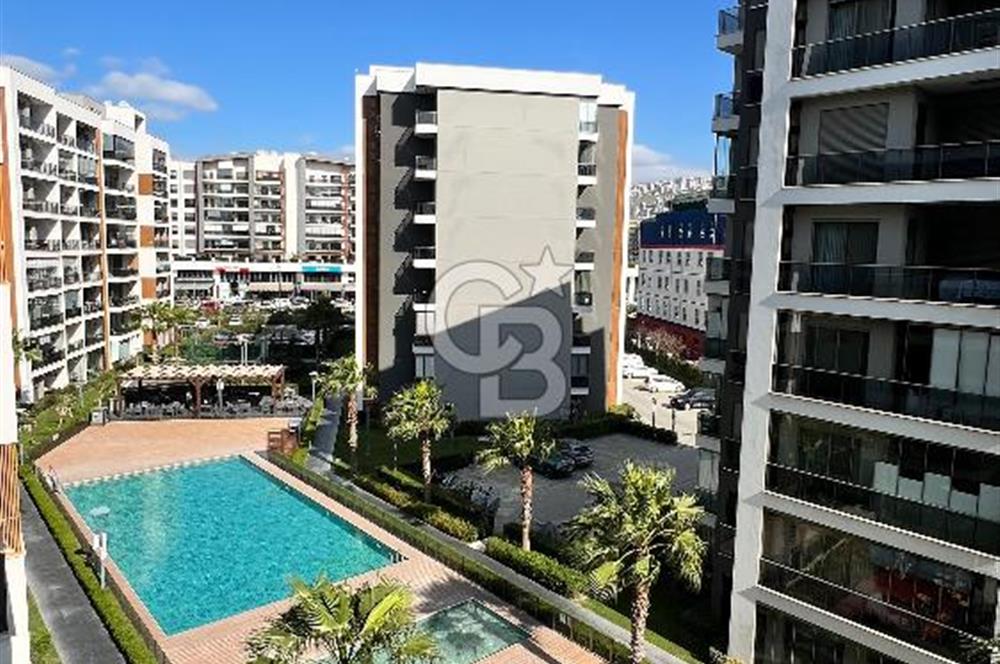 Ataşehir Modern 3te Havuz Manzaralı 1+1 Satılık Daire
