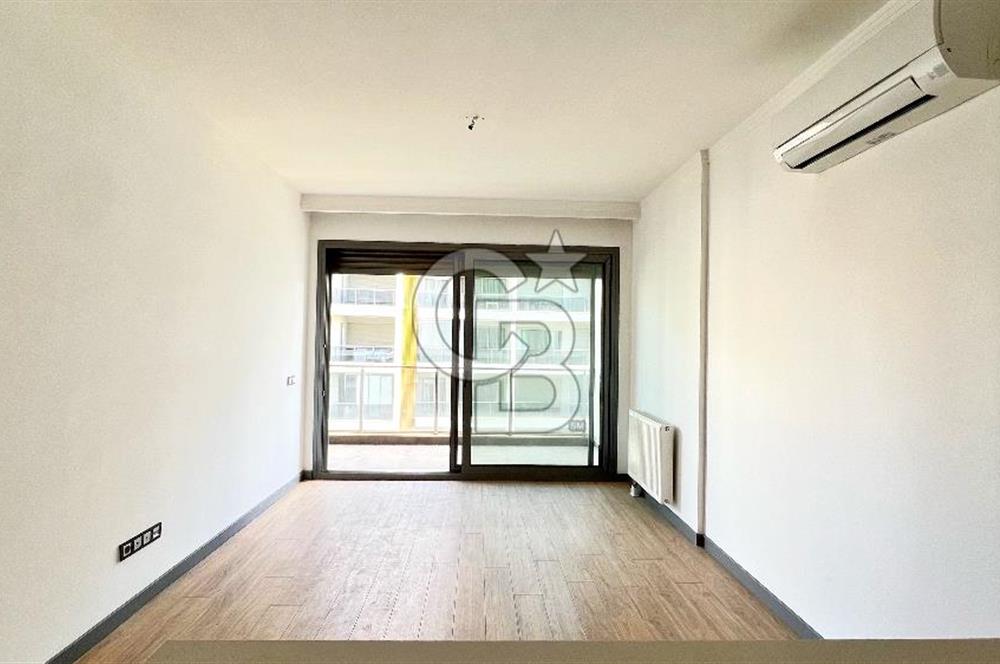 Ataşehir Modern 3te Havuz Manzaralı 1+1 Satılık Daire