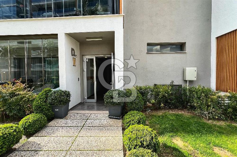 Ataşehir Modern 3te Havuz Manzaralı 1+1 Satılık Daire