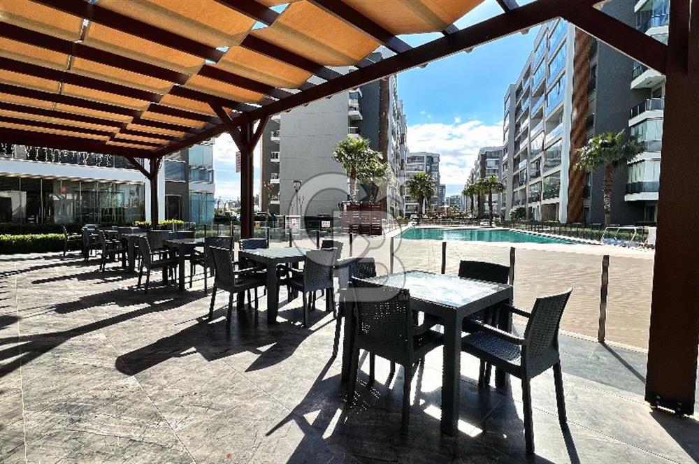 Ataşehir Modern 3te Havuz Manzaralı 1+1 Satılık Daire