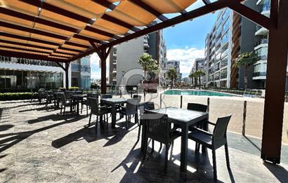 Ataşehir Modern 3te Havuz Manzaralı 1+1 Satılık Daire