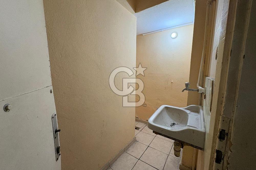 Karşıyaka Çarşı’nın Kalbinde SATILIK  Büro / Ofis – Merkezi Konumda