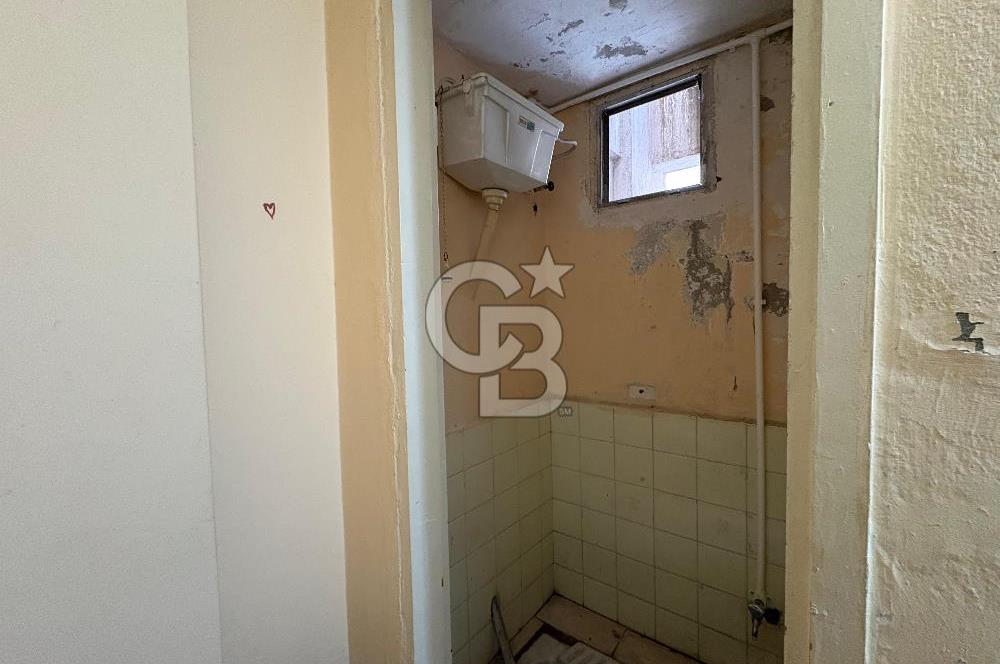 Karşıyaka Çarşı’nın Kalbinde SATILIK  Büro / Ofis – Merkezi Konumda