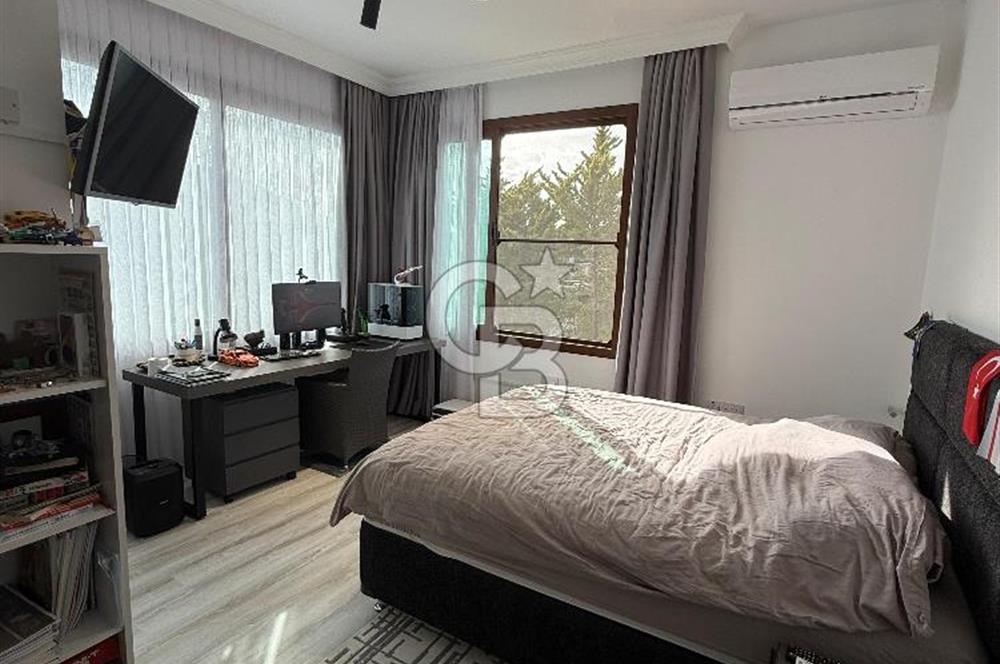 Yenikent'te Satılık Havuzlu Villa !!!