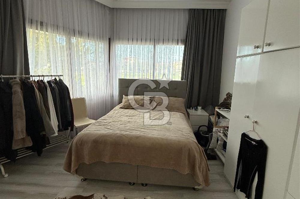 Yenikent'te Satılık Havuzlu Villa !!!