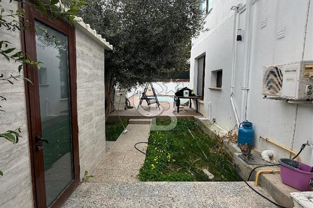 Yenikent'te Satılık Havuzlu Villa !!!