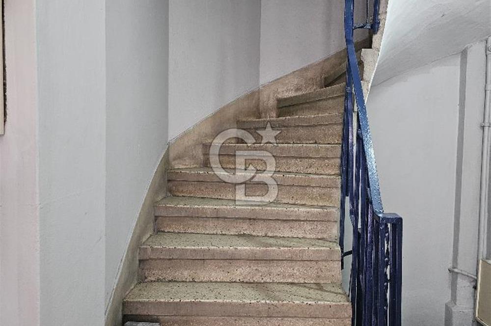 Kadıköy Yeldeğirmeni'nde 2+1 Satılık Temiz Daire