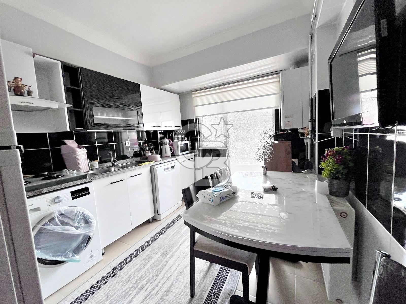 ŞEHİTLER CADDESİ KATTA ASANSÖRLÜ İSKANLI ÖN CEPHE 2 BALKONLU 3+1