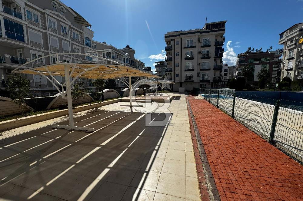 Hurma'nın Prestijli Sitesinde Havuz Manzaralı, Eşyalı 1+1 Daire