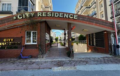 Hurma'nın Prestijli Sitesinde Havuz Manzaralı, Eşyalı 1+1 Daire