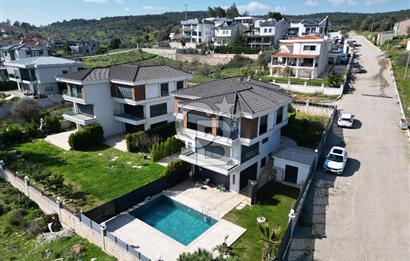 GÜZELBAHÇE ÇAMLI’DA SATILIK 4+2 LÜKS TRİPLEKS VİLLA