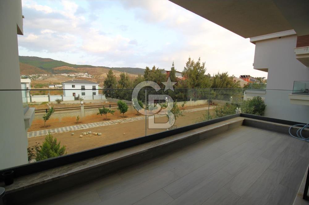 GÜZELBAHÇE ÇAMLI’DA SATILIK 4+2 LÜKS TRİPLEKS VİLLA