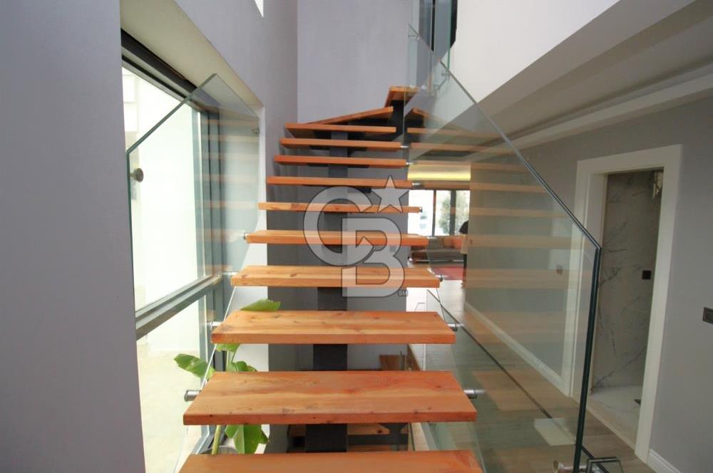 GÜZELBAHÇE ÇAMLI’DA SATILIK 4+2 LÜKS TRİPLEKS VİLLA