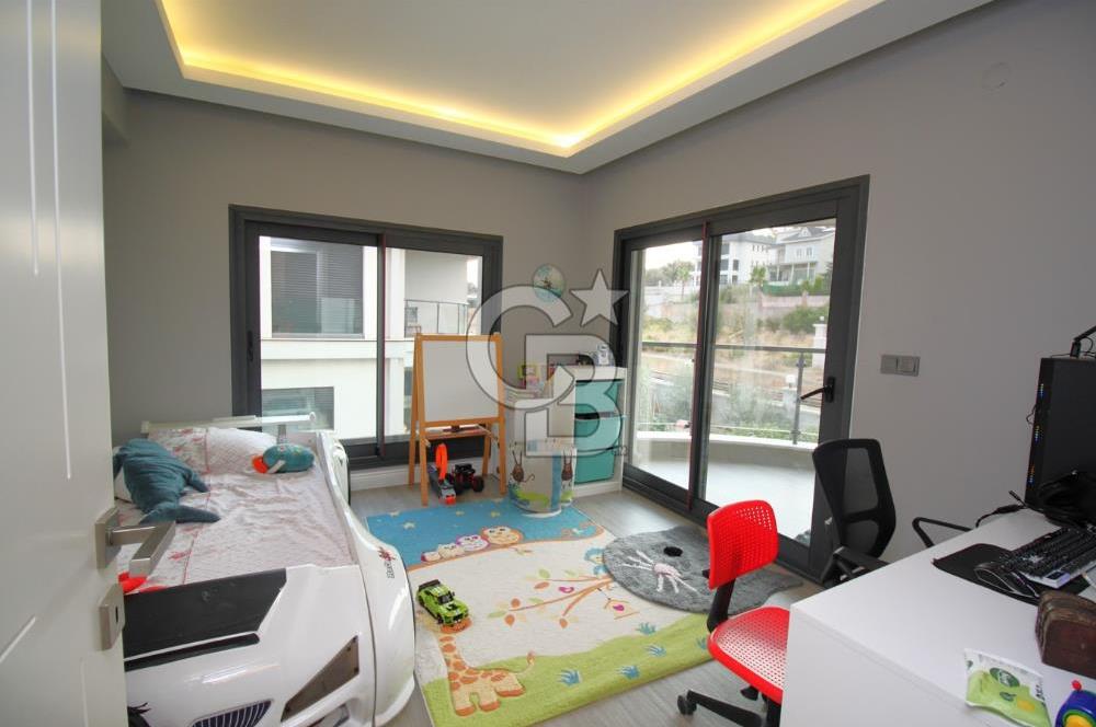 GÜZELBAHÇE ÇAMLI’DA SATILIK 4+2 LÜKS TRİPLEKS VİLLA