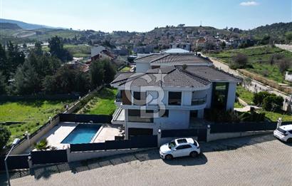 GÜZELBAHÇE ÇAMLI’DA SATILIK 4+2 LÜKS TRİPLEKS VİLLA