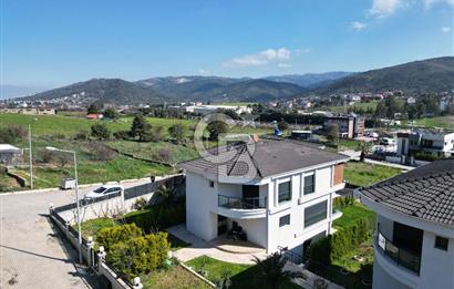 GÜZELBAHÇE ÇAMLI’DA SATILIK 4+2 LÜKS TRİPLEKS VİLLA