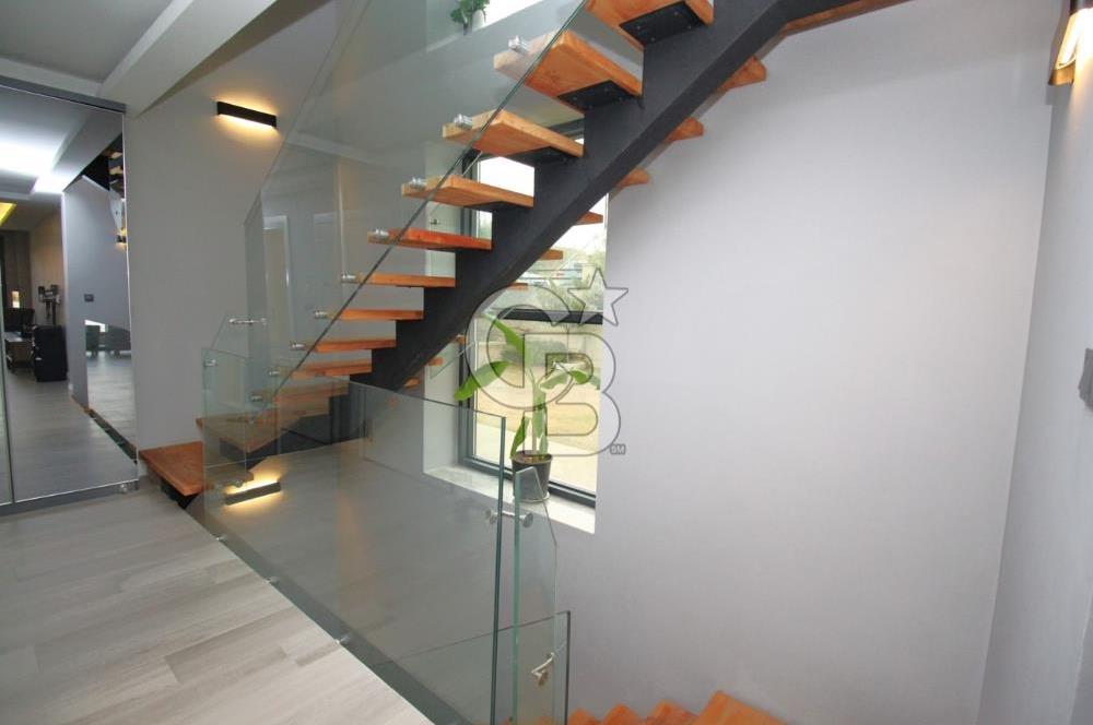 GÜZELBAHÇE ÇAMLI’DA SATILIK 4+2 LÜKS TRİPLEKS VİLLA