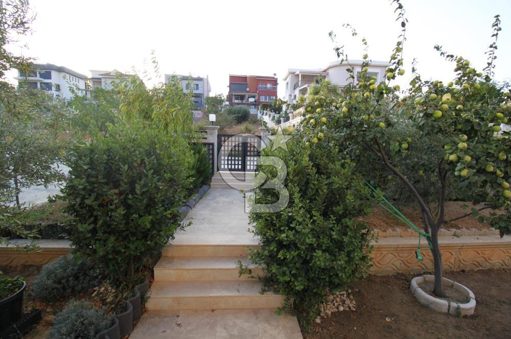 GÜZELBAHÇE ÇAMLI’DA SATILIK 4+2 LÜKS TRİPLEKS VİLLA