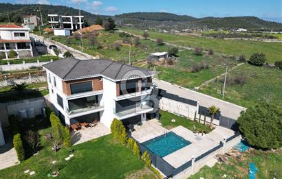 GÜZELBAHÇE ÇAMLI’DA SATILIK 4+2 LÜKS TRİPLEKS VİLLA