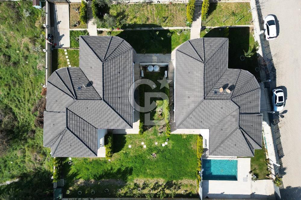 GÜZELBAHÇE ÇAMLI’DA SATILIK 4+2 LÜKS TRİPLEKS VİLLA