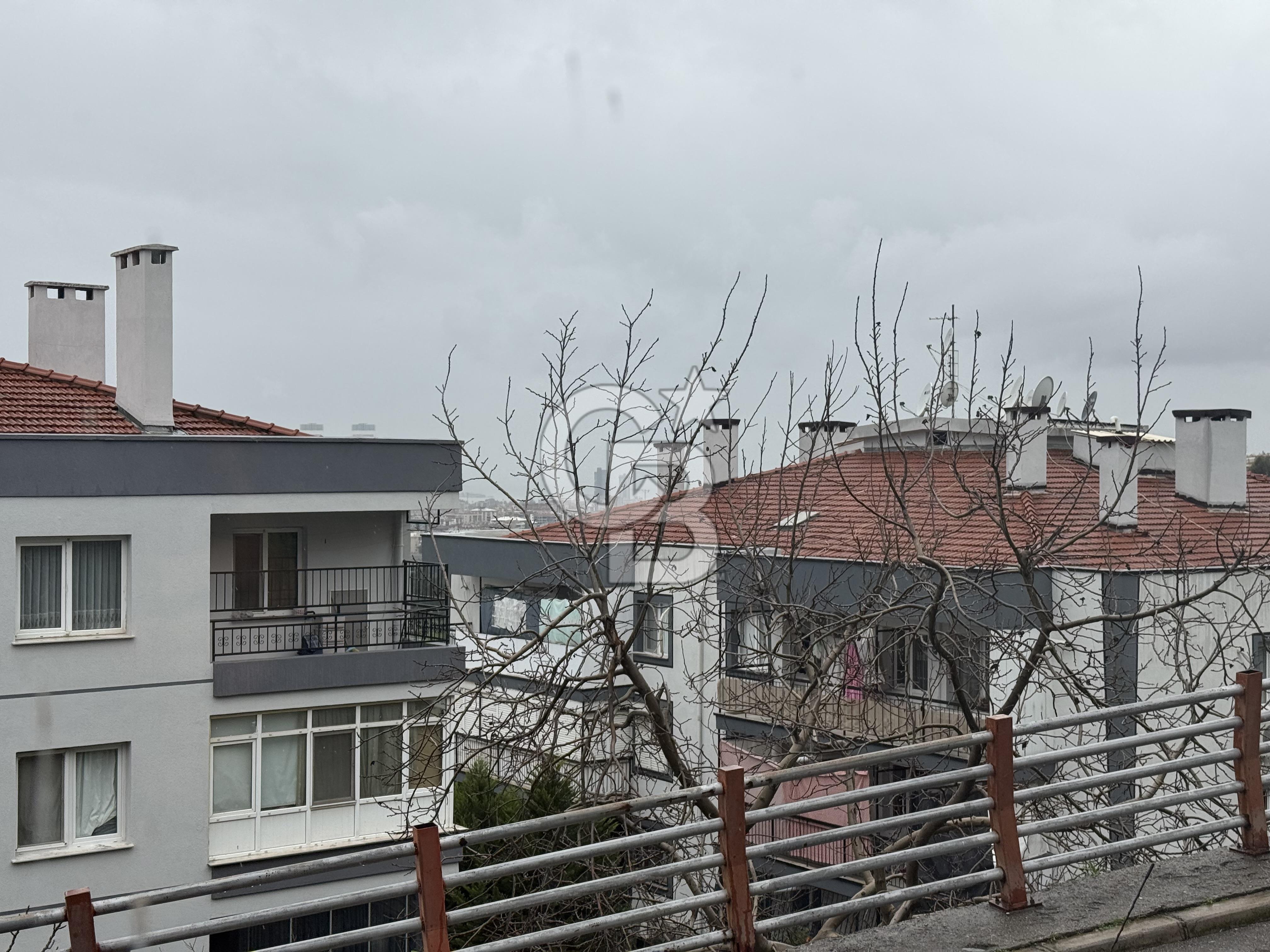 Bornova Merkez’e Yakın, Önü Açık ve Deniz Manzaralı Temiz Daire