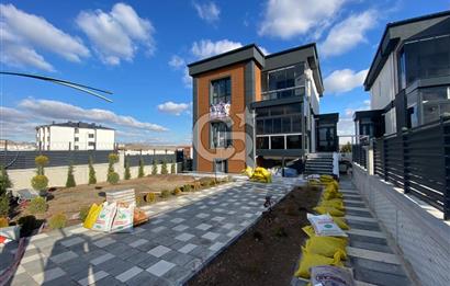 BAĞLICA ALSANCAK ARASINDA 7+2 SATILIK FULL YAPILI LÜKS VİLLA