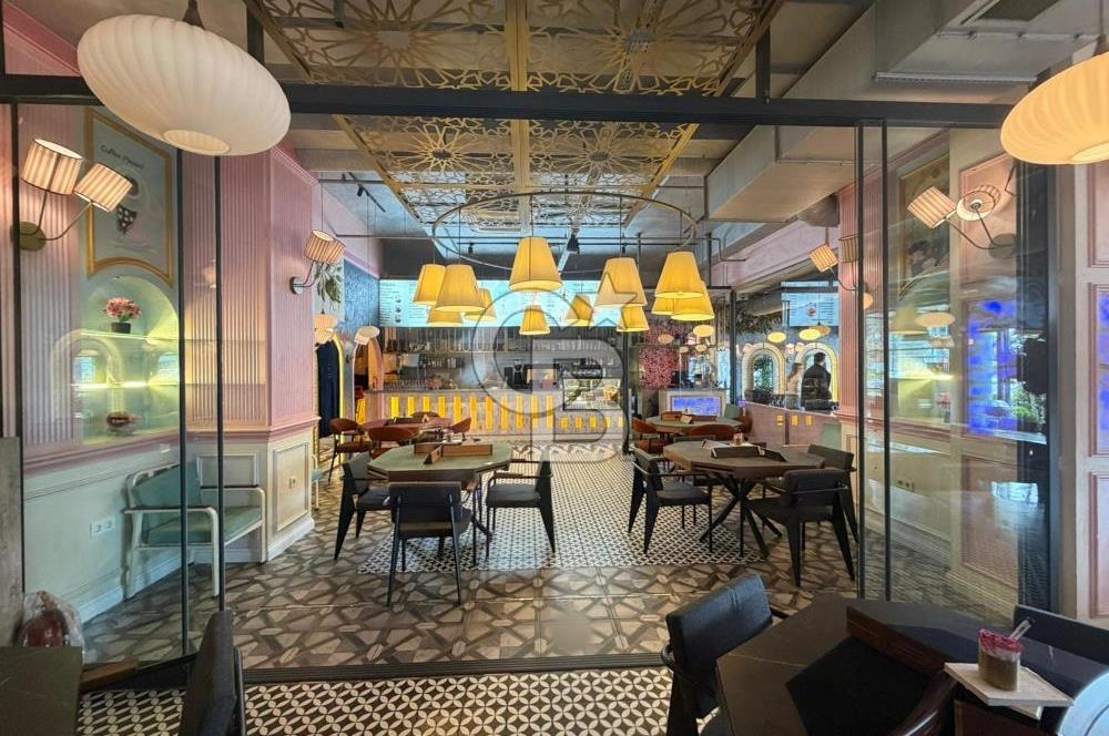 BAŞAKŞEHİR AHŞAP ÇARŞIDA LÜKS KONSEPTLİ,DEVREN KİRALIK KAFE