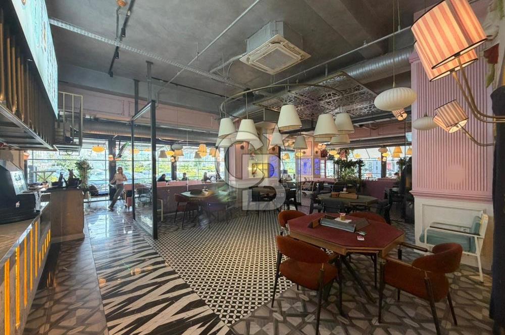 BAŞAKŞEHİR AHŞAP ÇARŞIDA LÜKS KONSEPTLİ,DEVREN KİRALIK KAFE