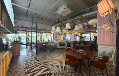 BAŞAKŞEHİR AHŞAP ÇARŞIDA LÜKS KONSEPTLİ,DEVREN KİRALIK KAFE