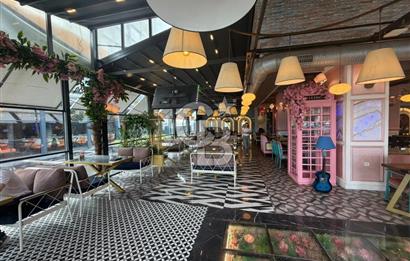 BAŞAKŞEHİR AHŞAP ÇARŞIDA LÜKS KONSEPTLİ,DEVREN KİRALIK KAFE