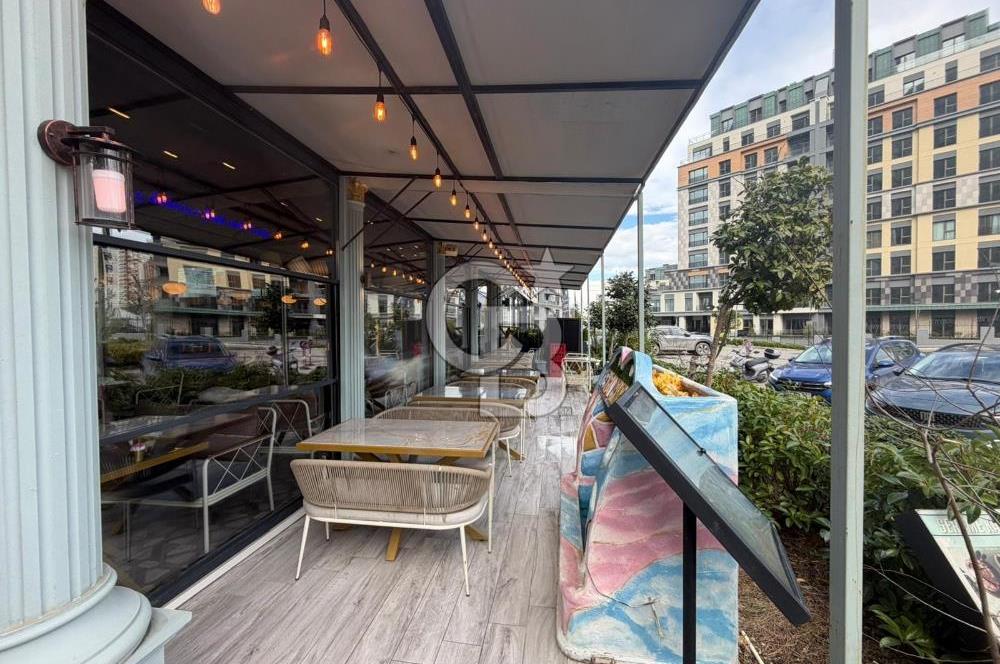 BAŞAKŞEHİR AHŞAP ÇARŞIDA LÜKS KONSEPTLİ,DEVREN KİRALIK KAFE