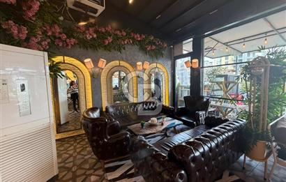 BAŞAKŞEHİR AHŞAP ÇARŞIDA LÜKS KONSEPTLİ,DEVREN KİRALIK KAFE